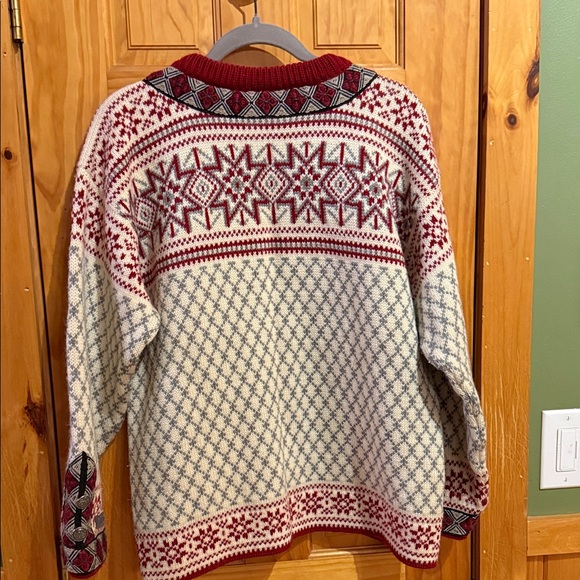Dale of Norway Red and White Faire Isle Patterned Sweater, Size M - Picture 9 of 15